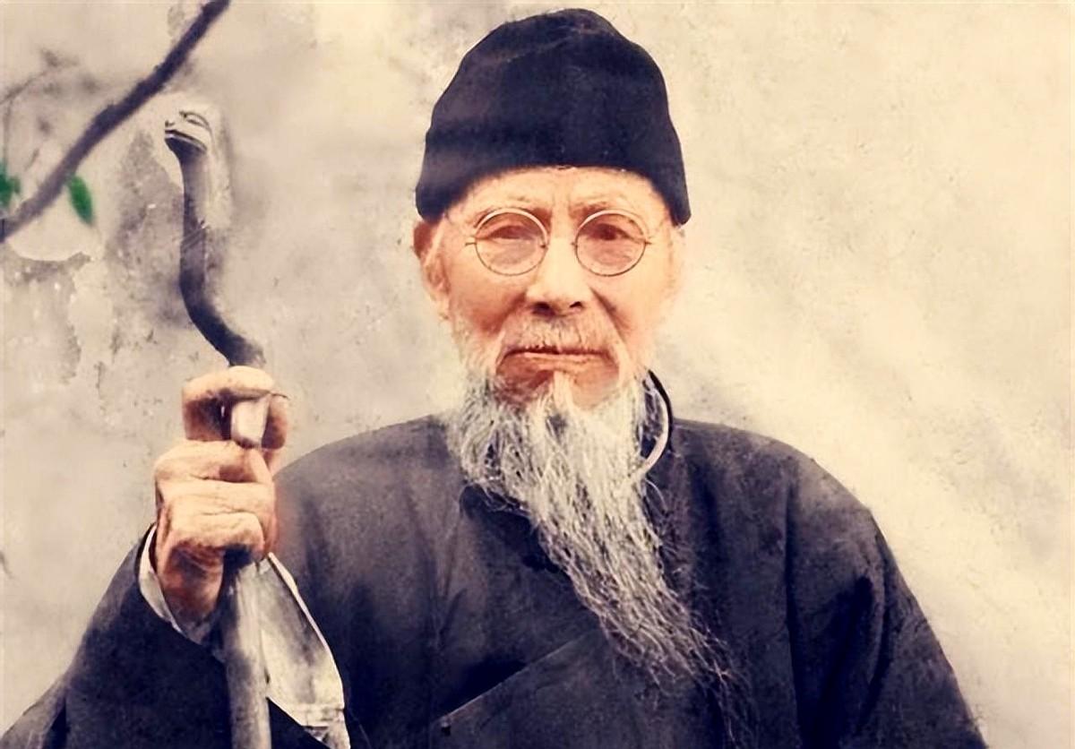 20世纪，齐白石给人画虾，画完后，客人不加钱，却非要他再画一只虾。无奈，齐白石