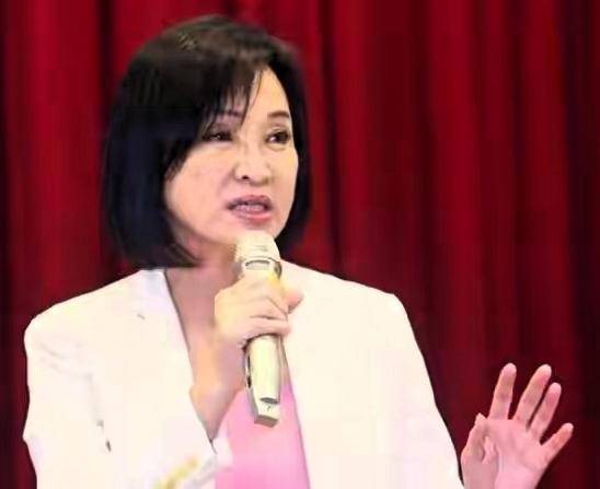 高雄民调爆出五五波！不止市长之争，赖清德、郑丽文双双睡不着8月10日高雄最