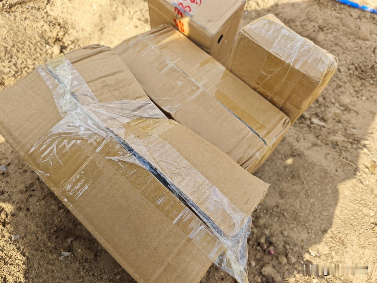 老贺网购的菜苗到了，来自蔬菜之乡山东寿光，年年种菜，但网购秧苗还是首次尝试，菜苗