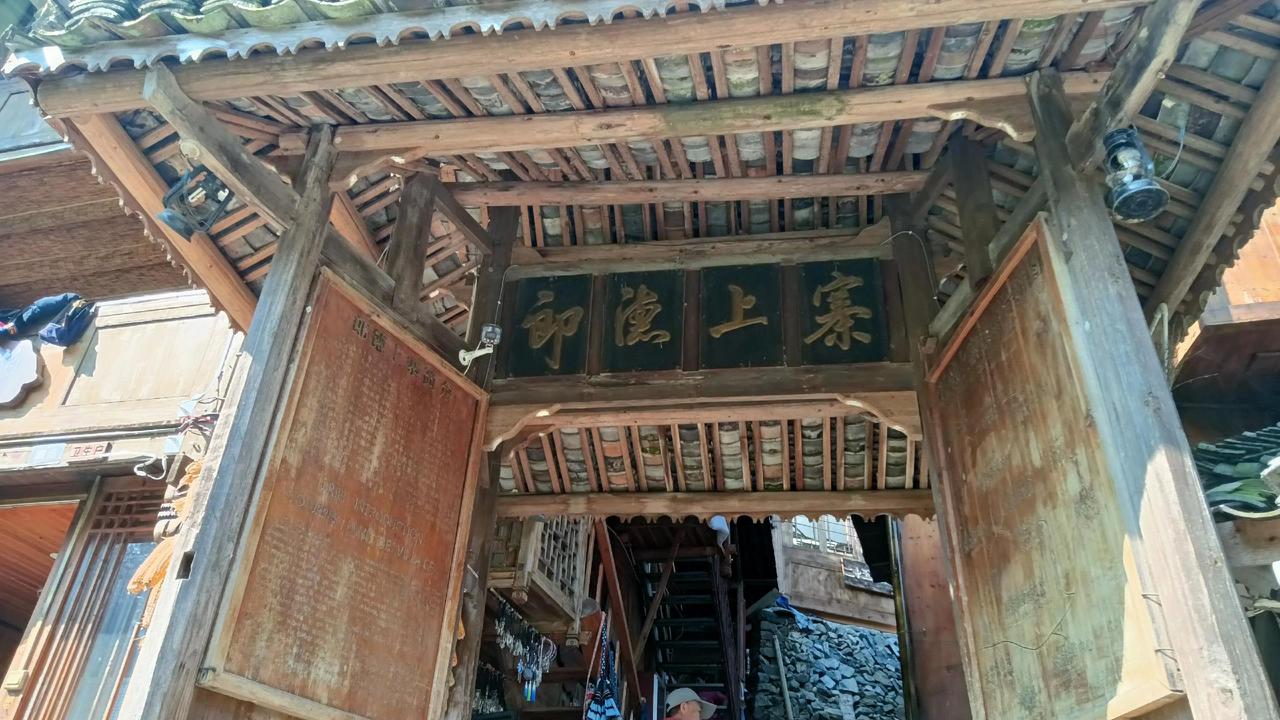 跟千户苗寨比起来，郎德苗寨虽没有其华丽，但也有质朴的美！古建筑之美旅行随拍古