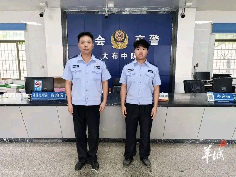 肇庆暴雨一轿车被淹，司机只能从天窗里伸出头呼吸，危急之下两辅警边走边游100米救