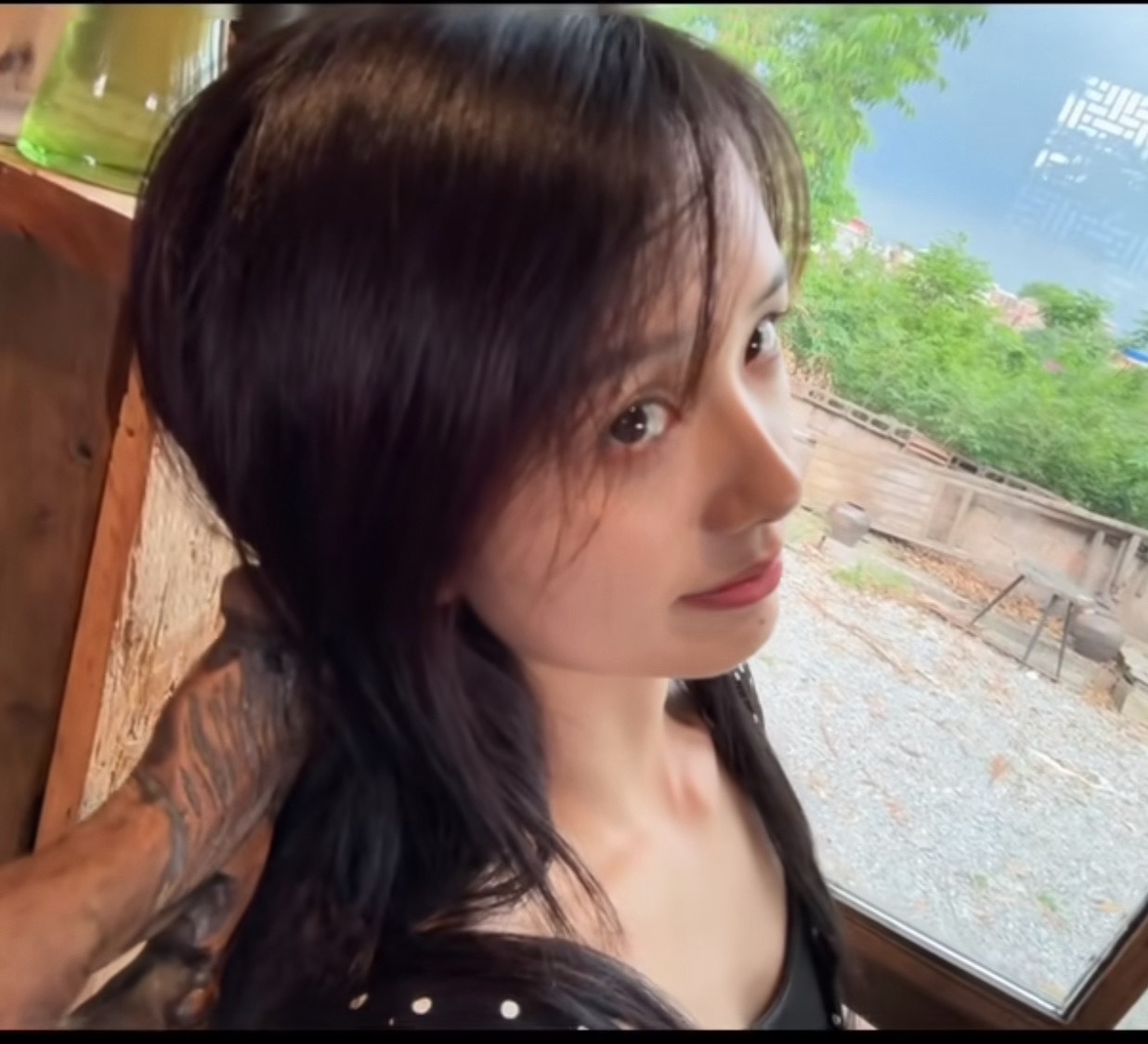 ？我服了，居然能找出这么类爽子的吗…整个身形都好像