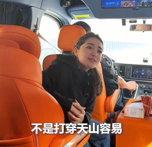 一个新疆美女导游，凭一句话让全网破防？近日，新疆一位美女导游迪丽努尔走红网络，