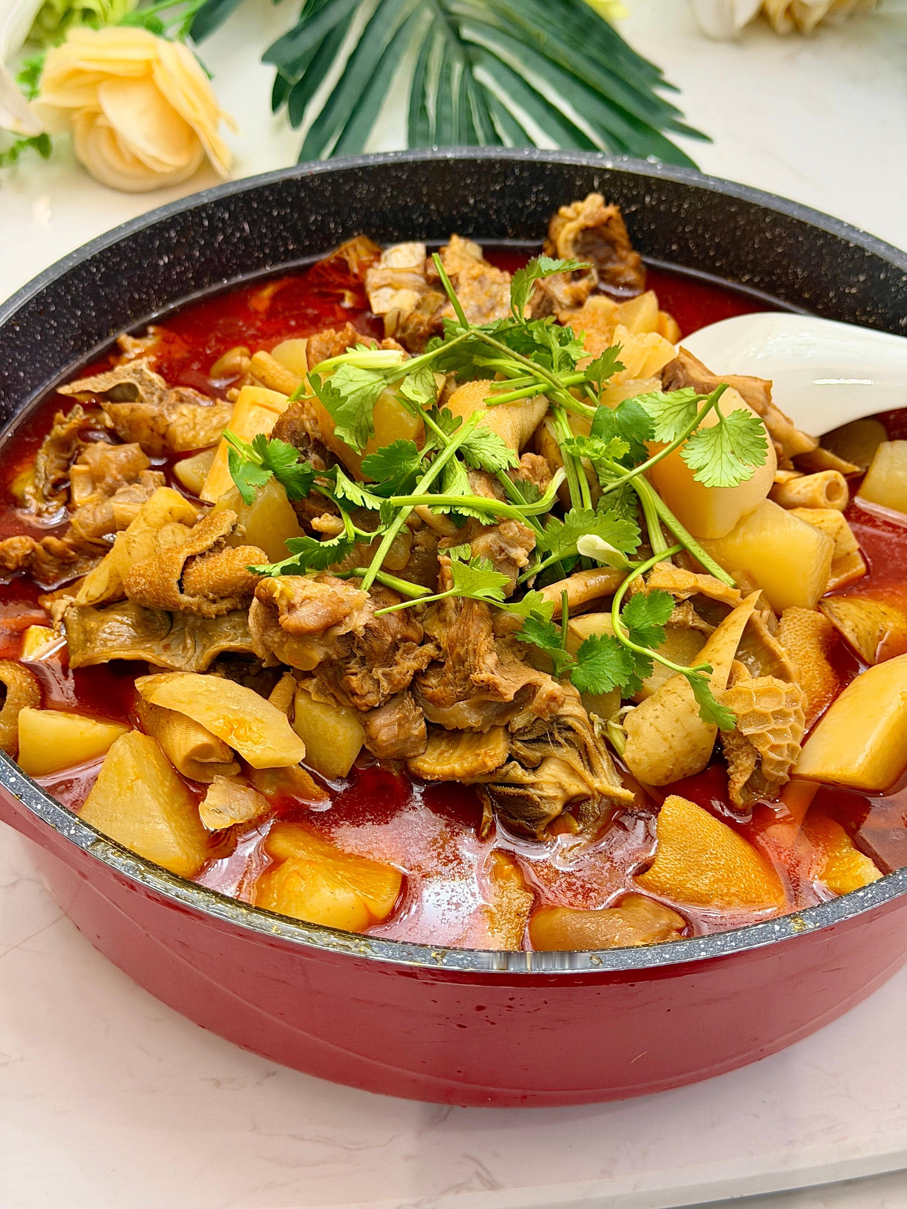 这桌肉，吃得星子我当场想搬去巴中放羊！咩～从清水炖煮到香辣轰炸，每道菜都把羊肉的