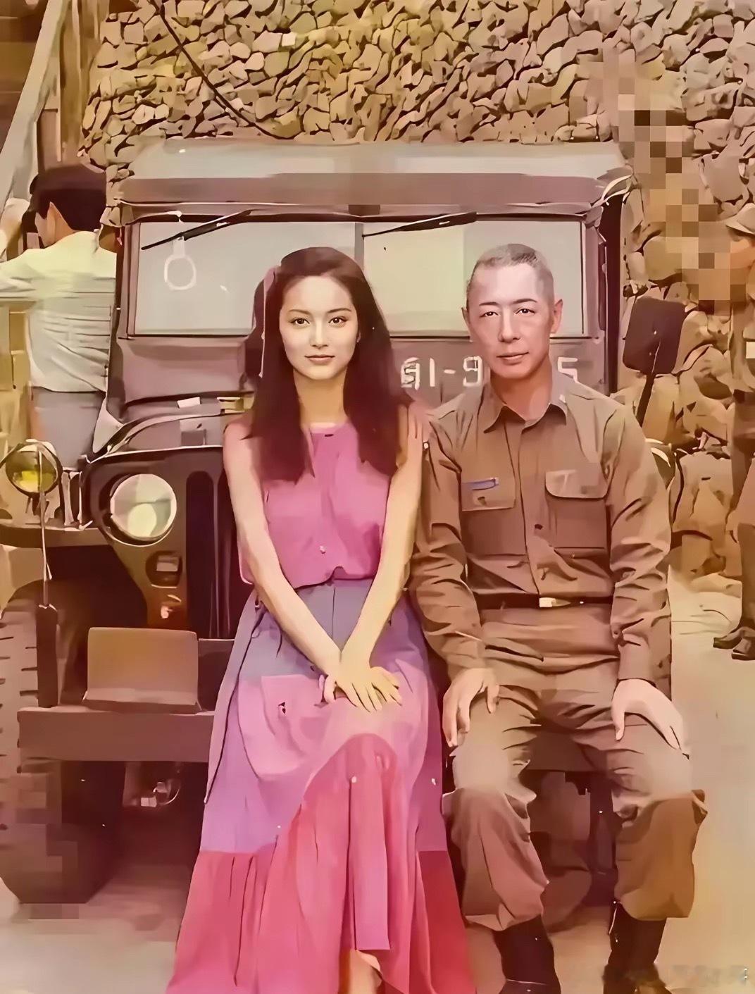 林青霞与父亲当年的一张合影，1980年，林青霞与父亲林维良在台湾的一张合影。当