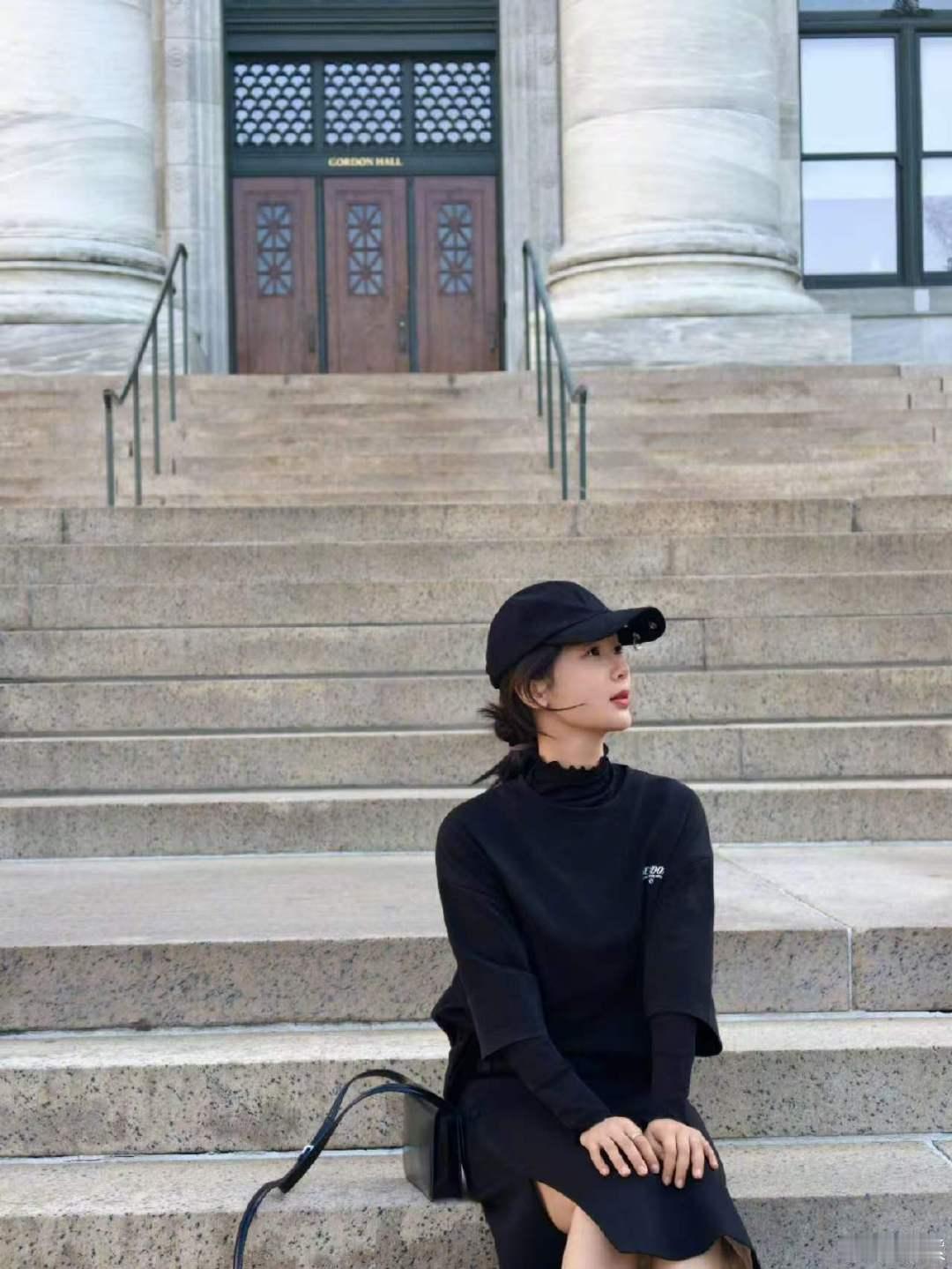杨紫波士顿随拍杨紫立秋连发七张营业照杨紫松弛感拉满啦！杨紫