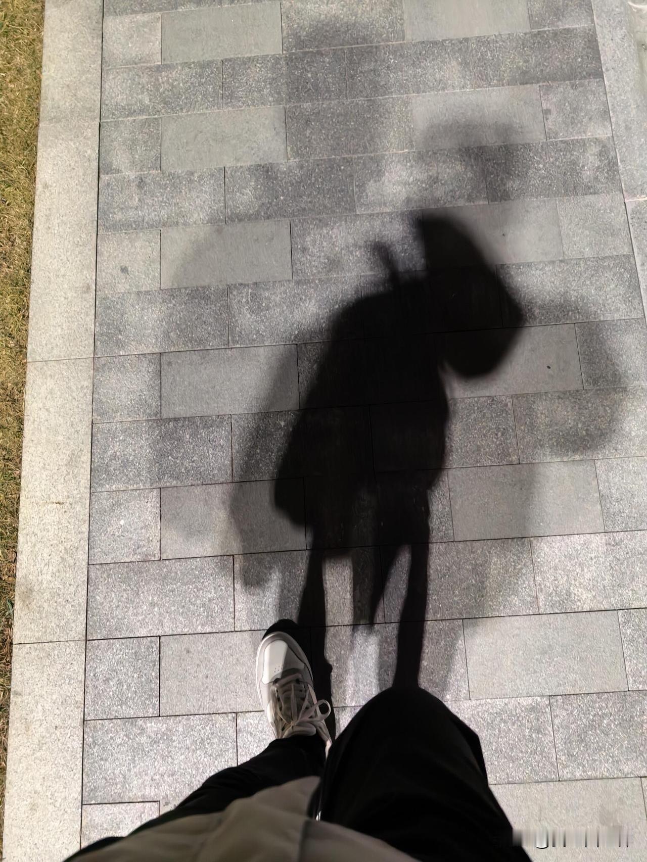 我今年34岁了，说实话，确实比较着急结婚，但我现在不敢和女生谈什么时候结婚，怕对