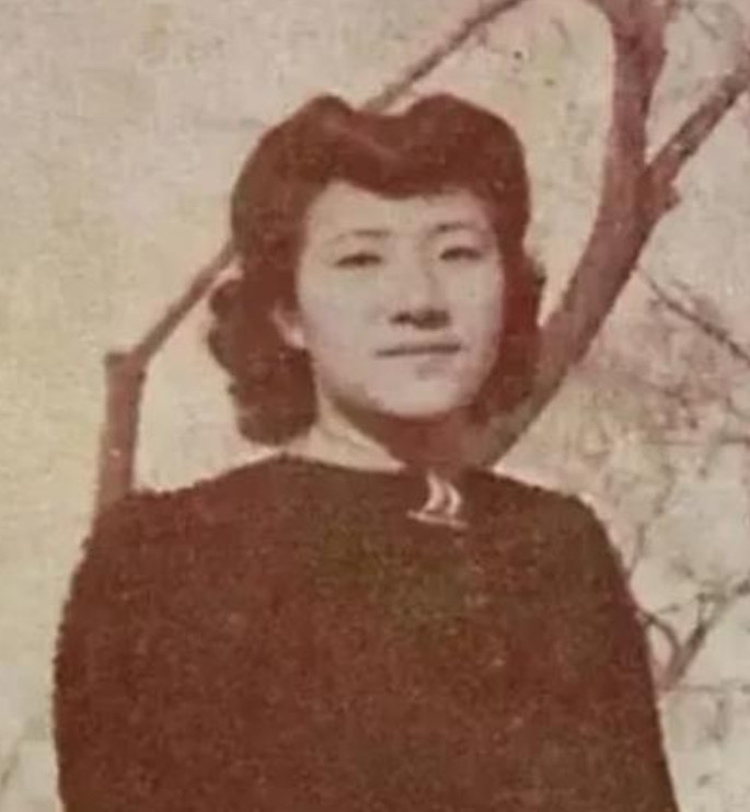 她是民国的第一才女，却沦为了丈夫的生育工具,新婚第1天，她就撞见丈夫与表嫂在一起