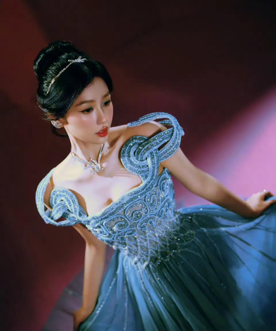 宋佳虞书欣牵手超甜，人鱼公主好美