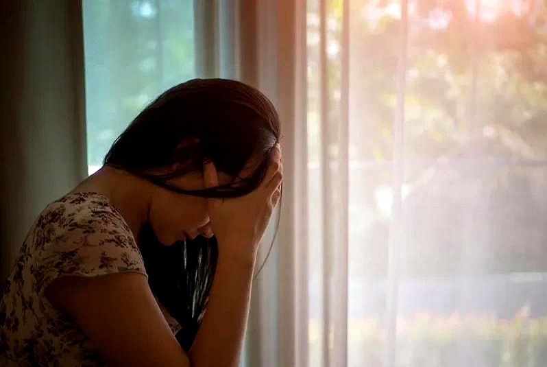 女性信用卡逾期率上升，这数据挺有意思。以前都说“精致生活”，现在看来，不少人精致