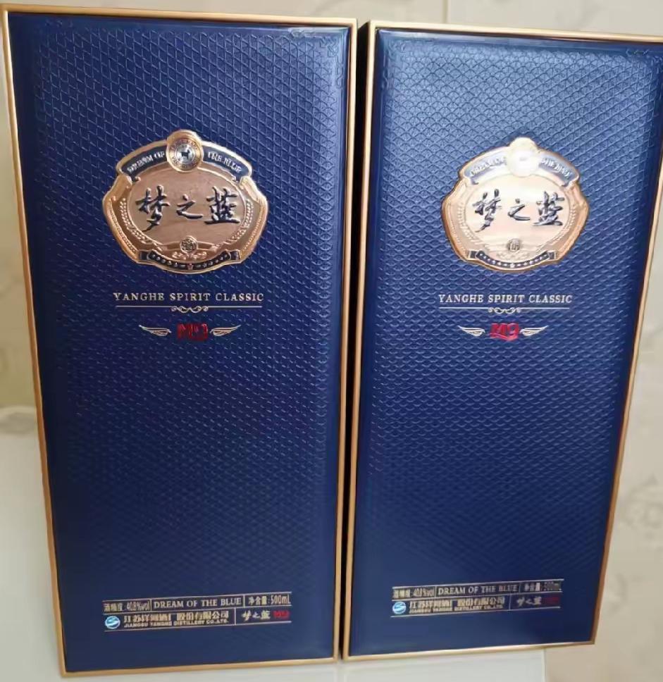 连襟过节送来两瓶酒，我假装不懂价钱过节亲戚互相串门，是维系亲情的一件好事。这