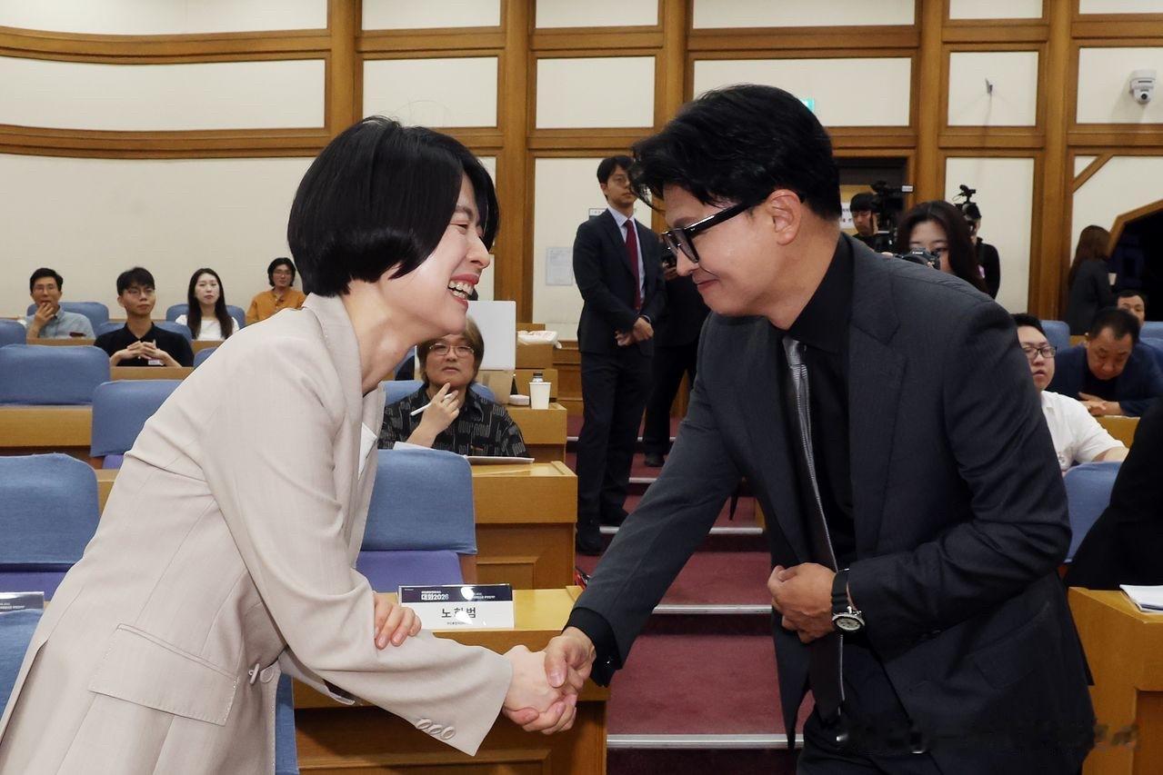 7月9日，韩国12·3戒严案庭审再起巨大争议！国民力量党内部爆发激烈内讧，核心证
