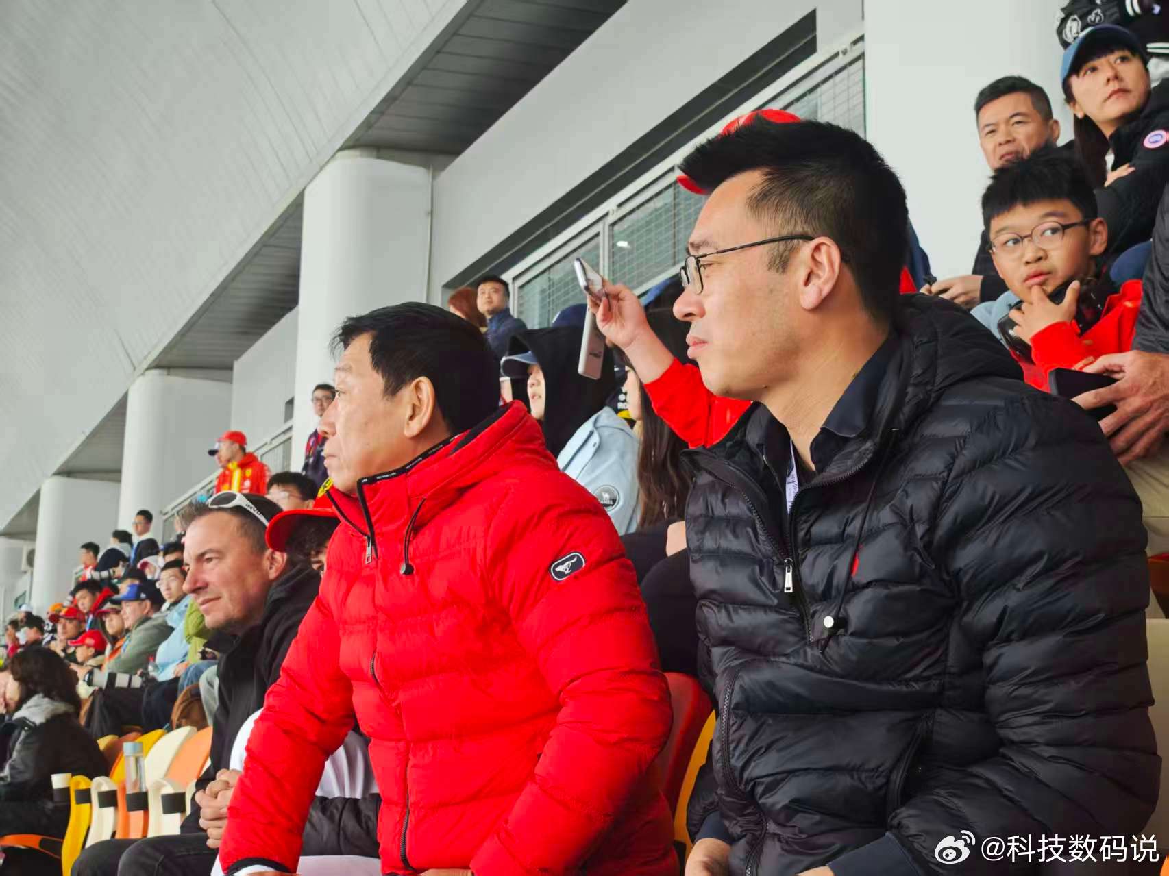 魏建军现身F1魏总心底里还是很喜欢车呀，要不要咱们也整个长城车队如何？