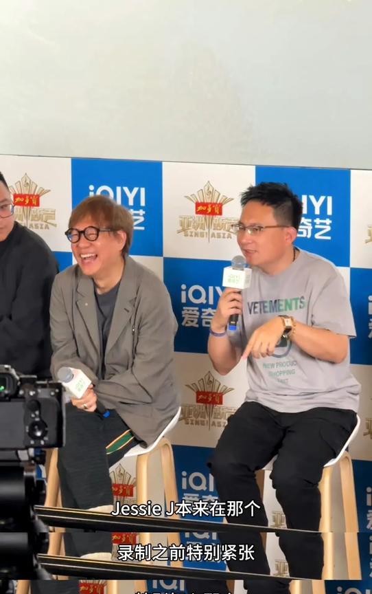 结石姐的“定海神针”！梁翘柏坐镇《亚洲新声》稳了在《亚洲新声》看片会上，结石姐