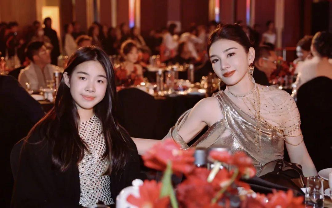 关于黄奕12岁女儿在韩国出道这事儿，找圈内的人打听了下。 实际情况就是，网友