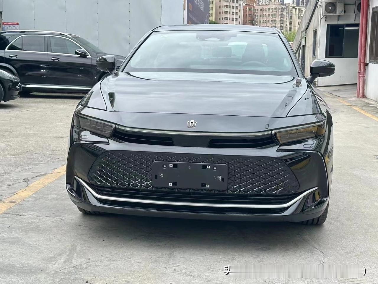 雷克萨斯ES已经开始大降价，但是皇冠的价格一直没讲。皇冠目前的降价幅度在2000