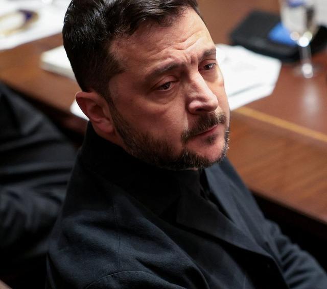 美国给乌克兰的三记闷棍，第一，战斧巡航导弹不要想了，开个玩笑而已；第二，泽连斯基