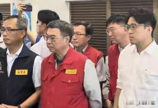 重磅！7月14日，卓荣泰前往民意机构做食品安全专项报告，现场爆发激烈冲突。会议正