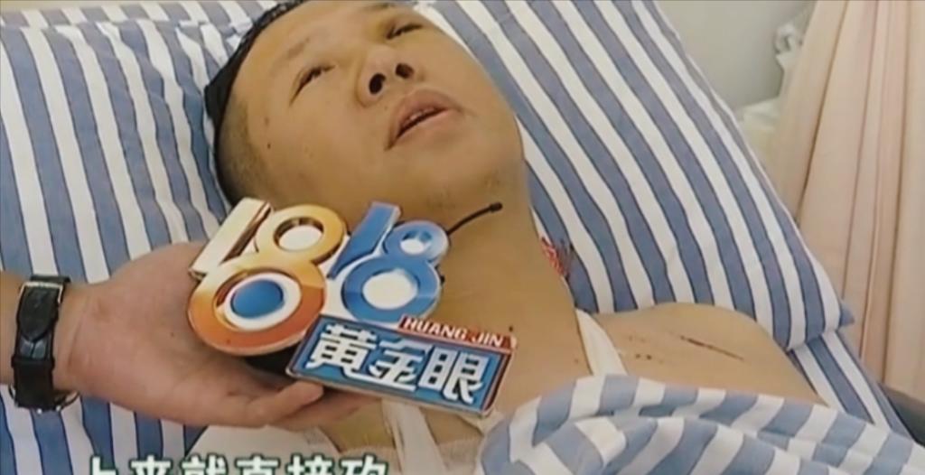 “恶人自有恶人磨”！2017年，杭州萧山，一名男子在KTV内强迫女服务员给自己提