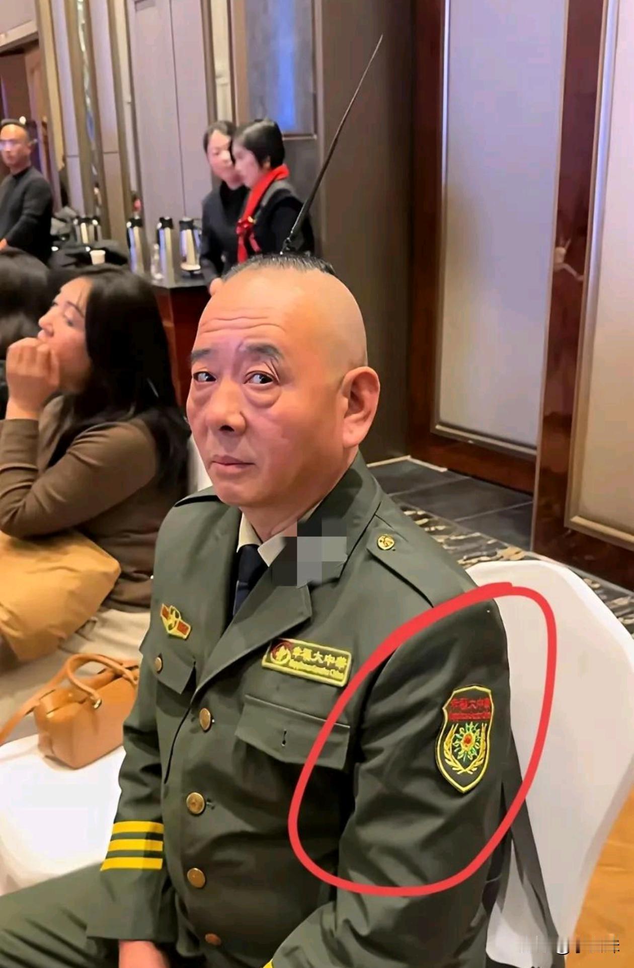 这是哪个单位的制服？怎么没见过，有没有懂的朋友？