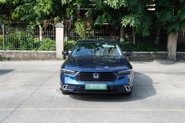 插混雅阁好开好用当时入手雅阁就觉得选到了最适合自己的车，现在用了这么久依旧这么