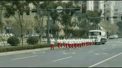 暴走团还能享受这等福利，免费淋浴，荣幸致之。为环卫工点赞。