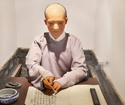 秀才其实不是永久性的功名，面临的压力还挺大。按照定制，学政每年都要对各府州县的