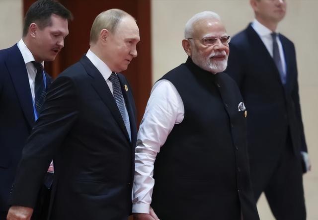 俄中之间的石油交易，突然爆出个大新闻，有贸易商偷偷透露，俄罗斯给中国的石油价格，