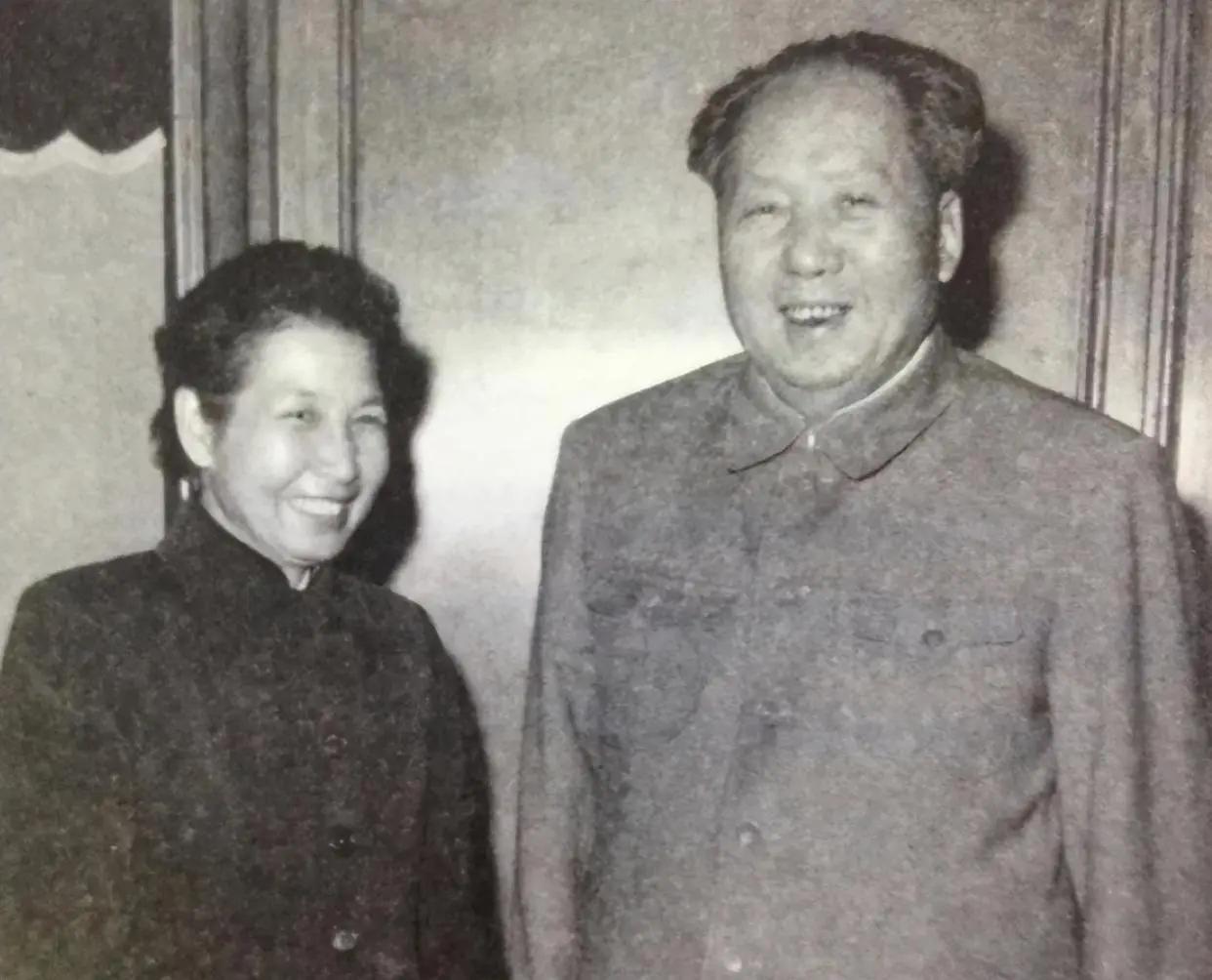 丈夫大笔一挥划掉妻子的名字，毛主席看完直接批评：善人受人欺！这事儿发生在几十
