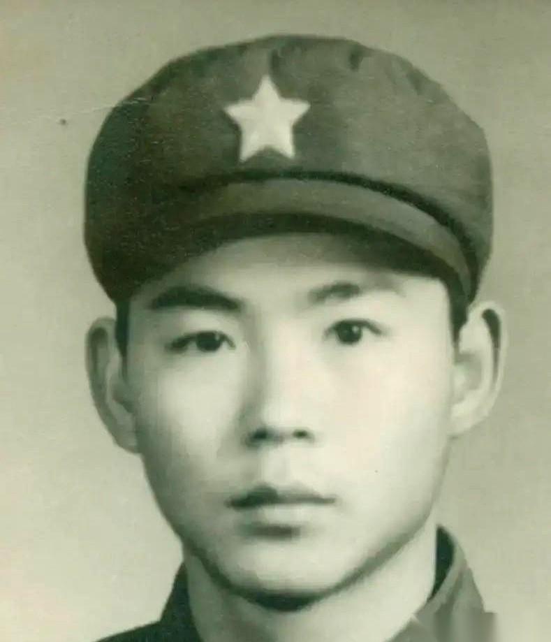 1979年，排长谢志熙下令重机枪对准挡在路上的越南老百姓开火。1979年对越