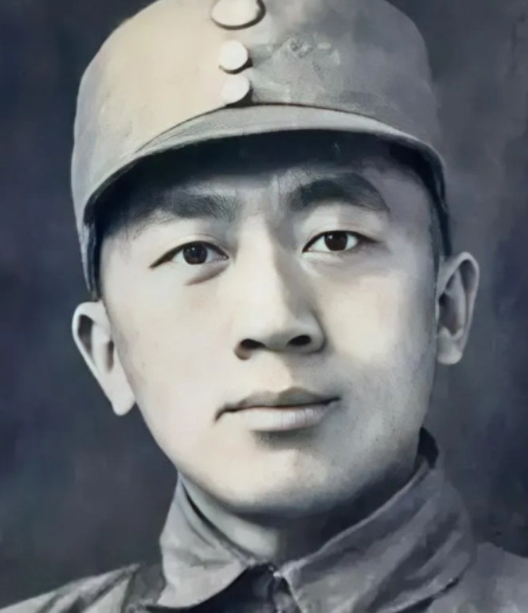 1942年，日伪军一师长派人给粟裕送了一包烟。粟裕不解，以为是敌人送礼，便饶有兴