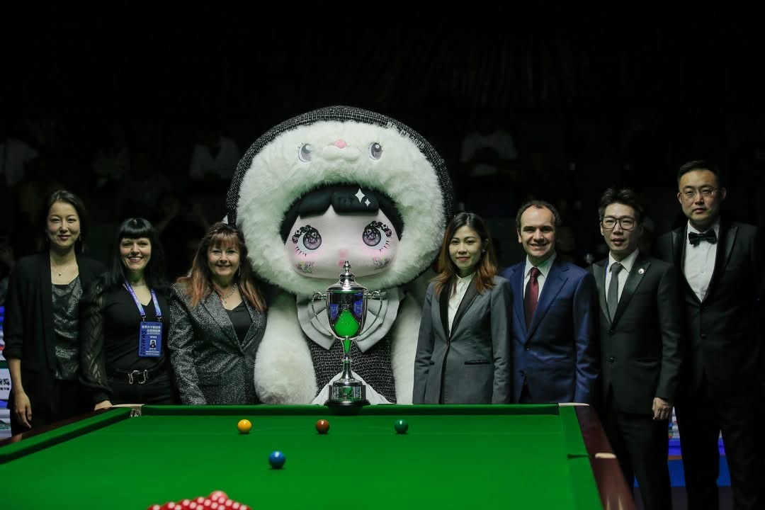班差亚6-2埃文斯夺得女子世界冠军太棒了班差亚小姑娘，也破掉了斯诺克女王埃文斯