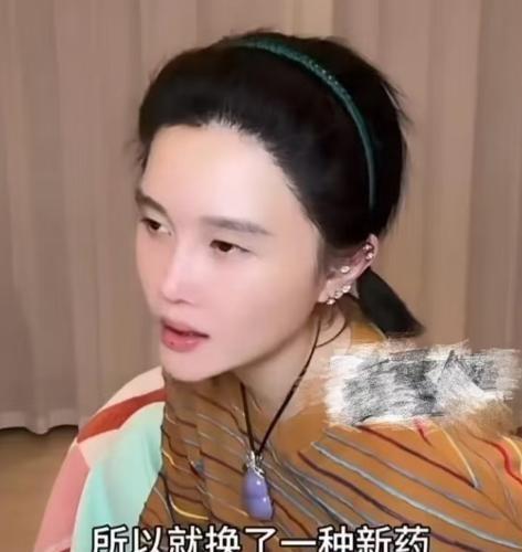 昨天刷到球球直播，心里咯噔一下。8月16号晚上，赵本山的闺女球球在直播间说，自己