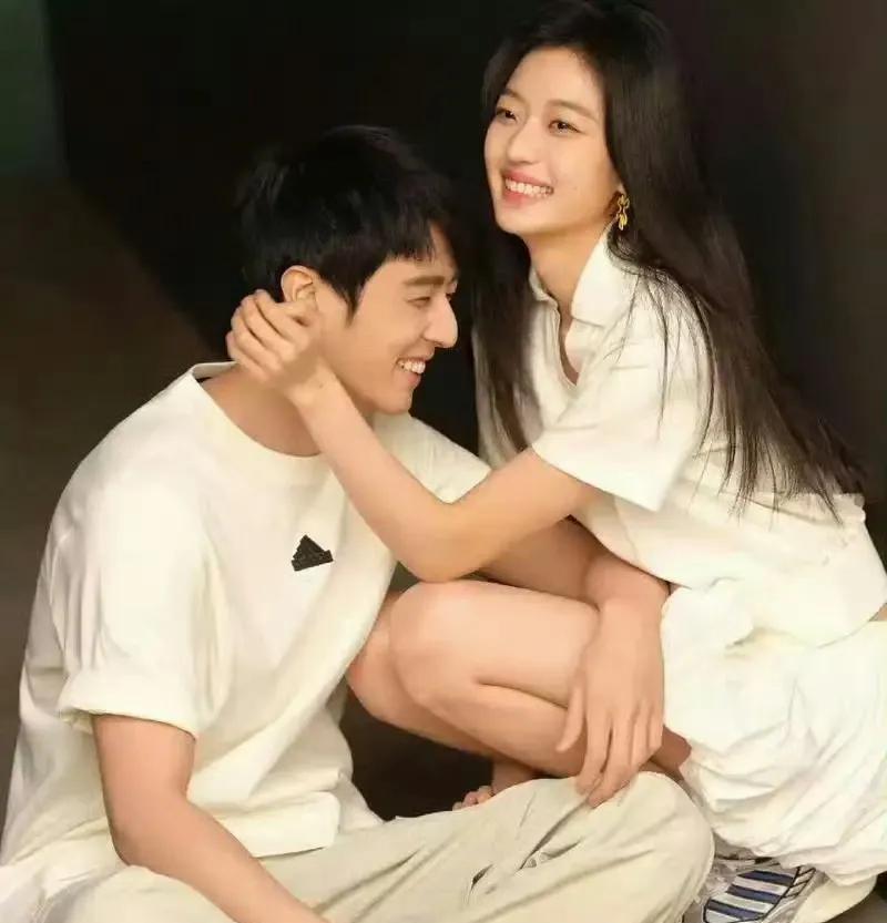 陈靖可孙千引发热议！6月15日，陈靖可孙千突然引发了热议，这次不是两人的绯闻恋