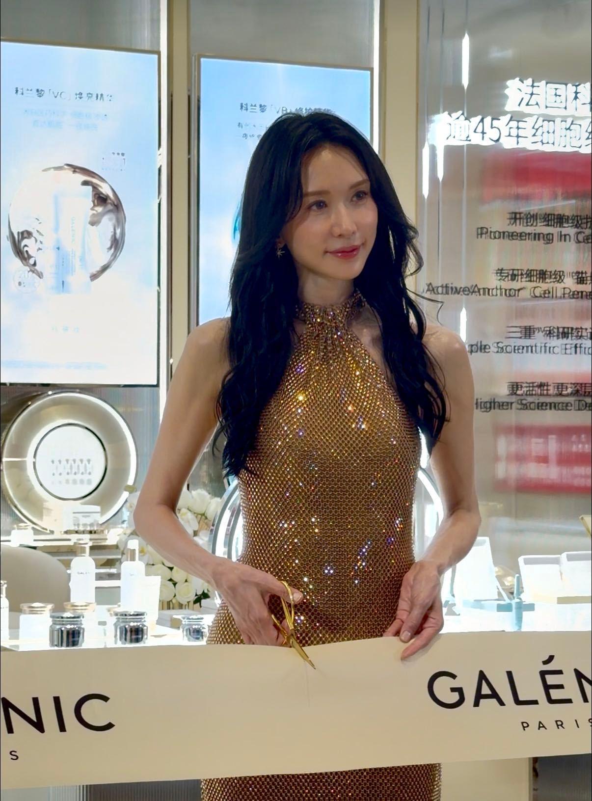 林志玲依旧曼妙 救命，林志玲今天在品牌活动上的状态好到让人反复确认，紧致度在线、