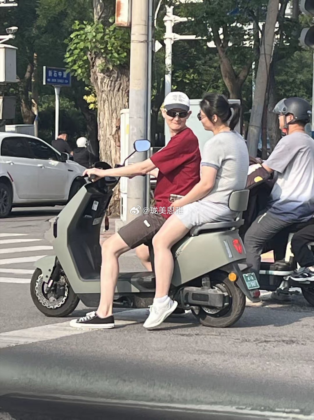 坐标国际庄，庄里妞也算吃上洋玩意了