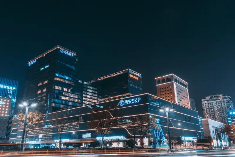 西安宝藏商场可太多了，每个都有独特魅力。赛格国际是西北商业顶流，50.3米的亚