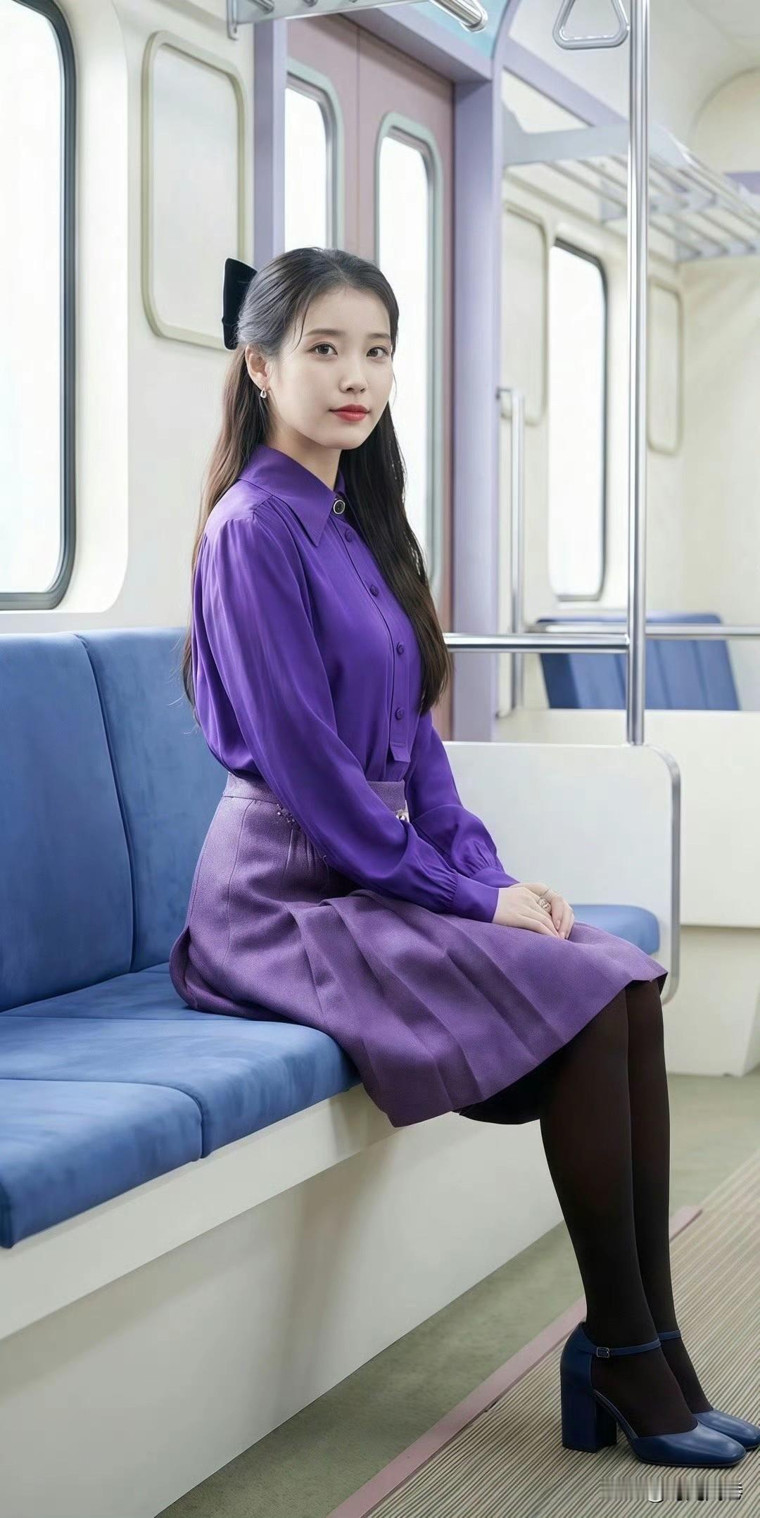 李知恩紫色裙装穿搭，紫色真的很有韵味！确实好美！李知恩