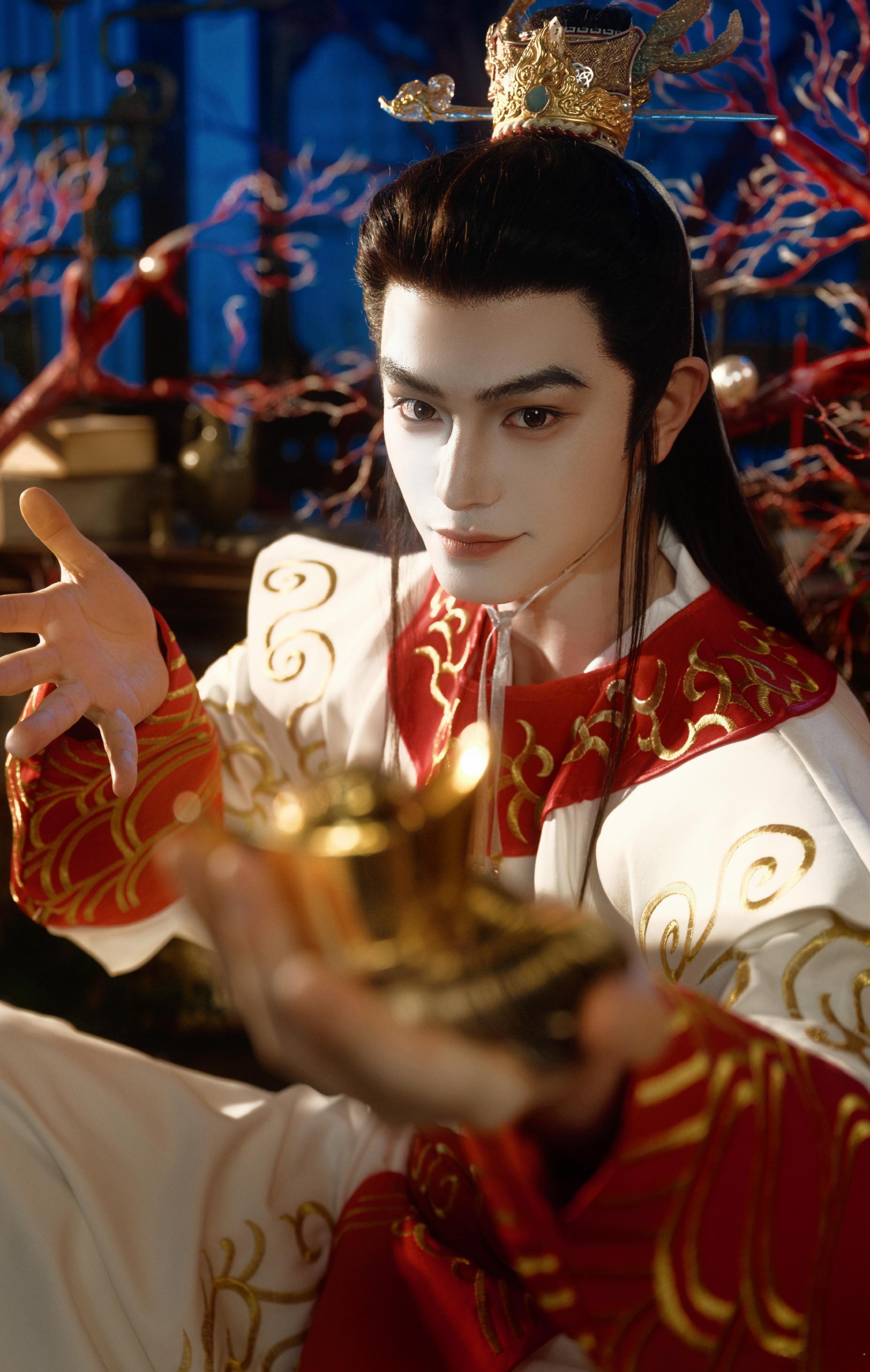 丁禹兮cos白龙马丁禹兮马年第一条微博🈶西海龙宫来了一个俊俏的三太子白龙马送财