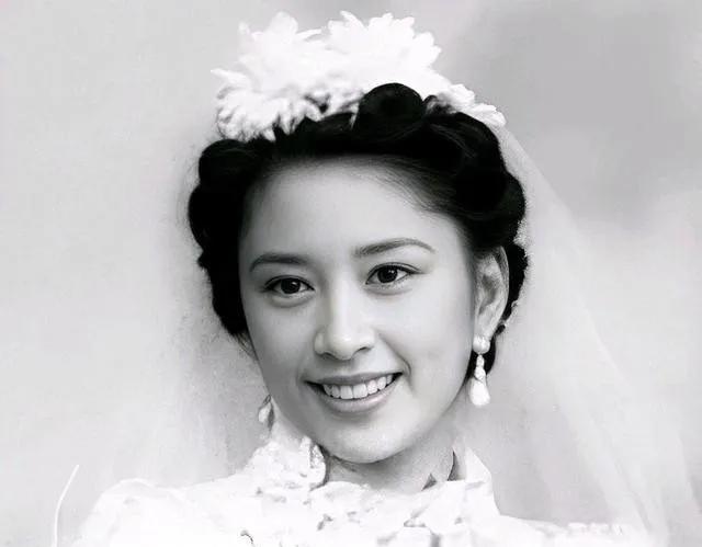 1966年，27岁的胡友松发现生理期没正常来，便问75岁的丈夫李宗仁怎么办。谁料