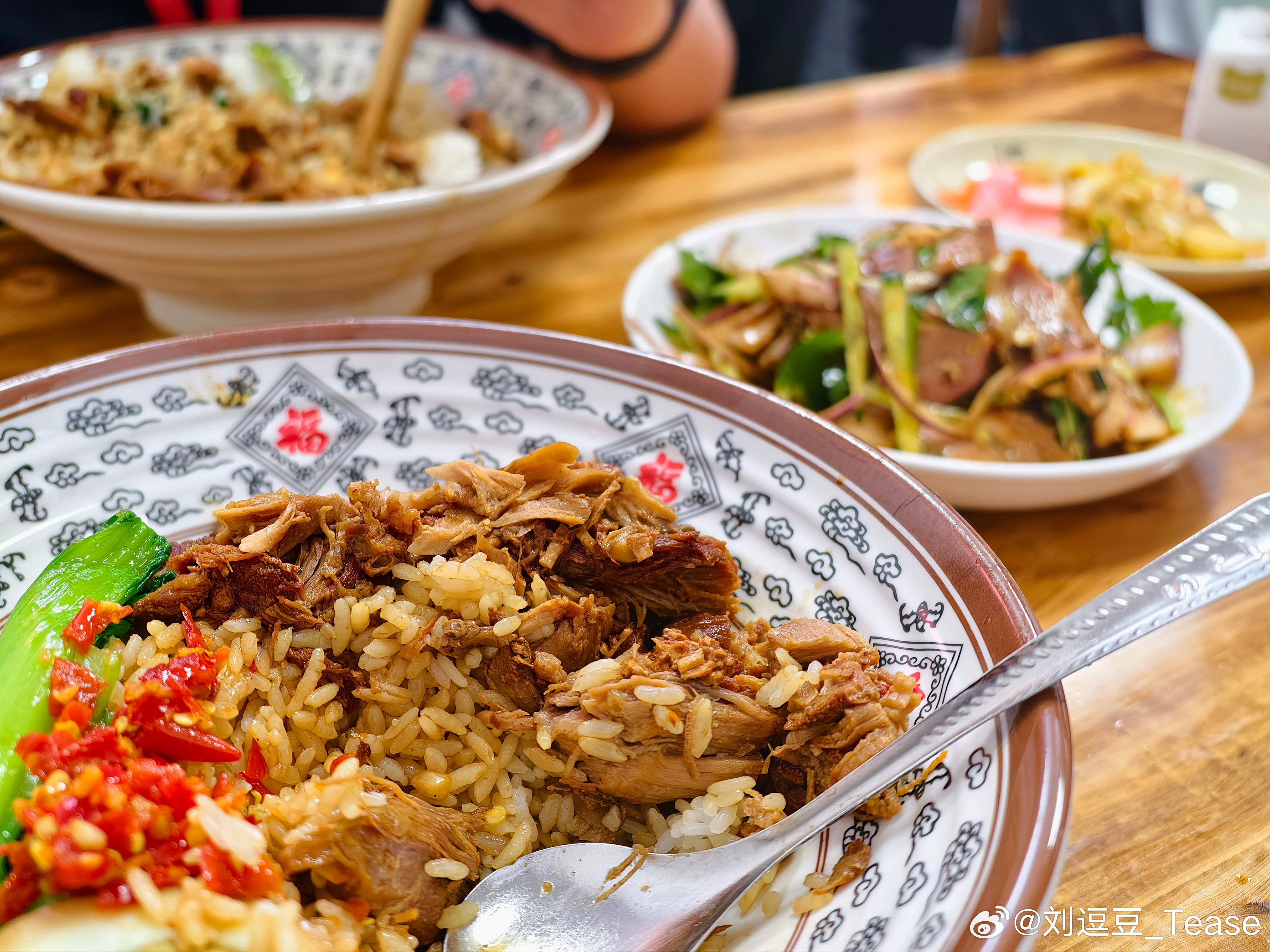 最近练得挺猛奖励自己一顿猪脚饭我的美食日记