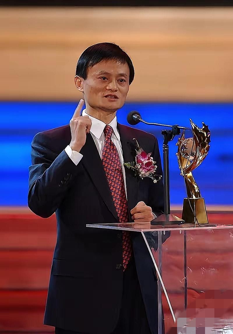 “婚可以不离，但脑子必须清醒。”这是很多人给女人的婚姻建议，听起来现实，其实暗