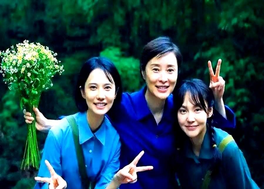冲着于和伟去追《重器》，硬生生被满屏的感情戏逼得退了出去。本来想看硬核职场，