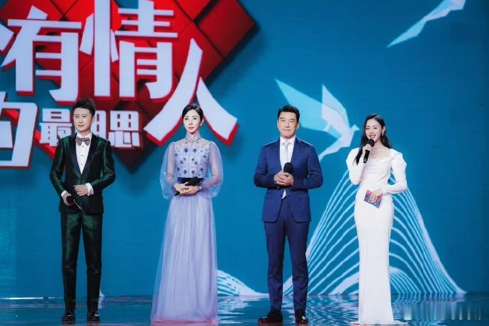 主持人王耀庆又杀回来了哇塞！主持人王耀庆杀回来咯！今晚活动启动仪式他主持，舅舅往