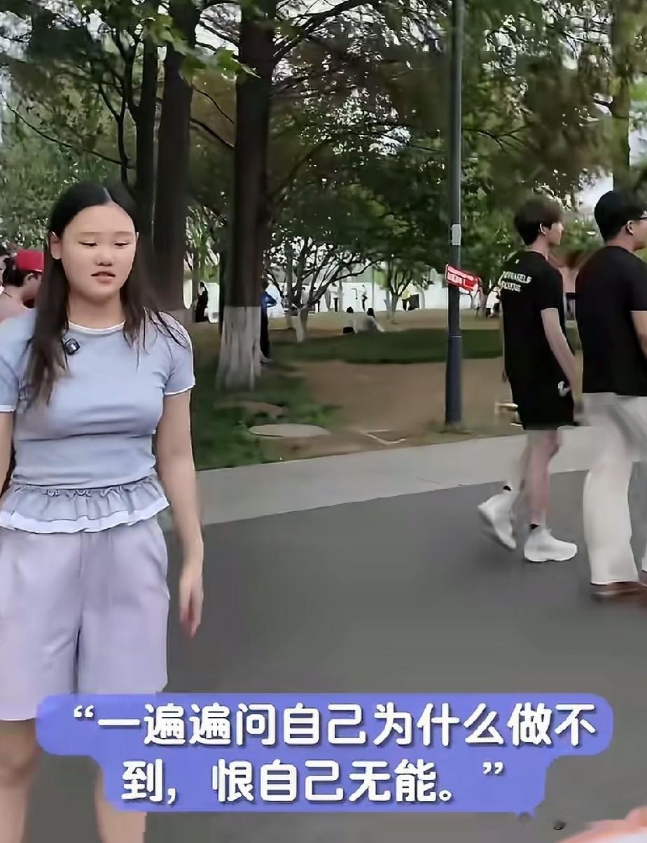 看到此情此景，作为张家齐妈妈难道不该感到羞愧和羞辱吗？父母应该是守护孩子芬芳的软