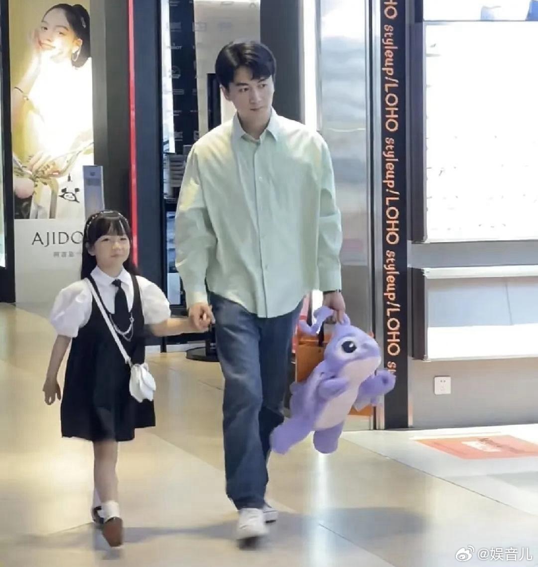 陈晓是不是胖了些？五官没那么立体了。