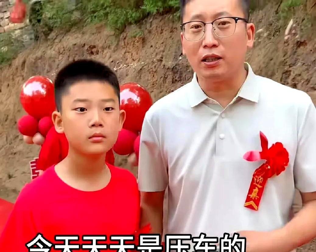 乡野农哥解释了聪聪结婚，大妮为啥让农哥儿子天天压车？没让鹏鹏儿子杰森？[微笑]