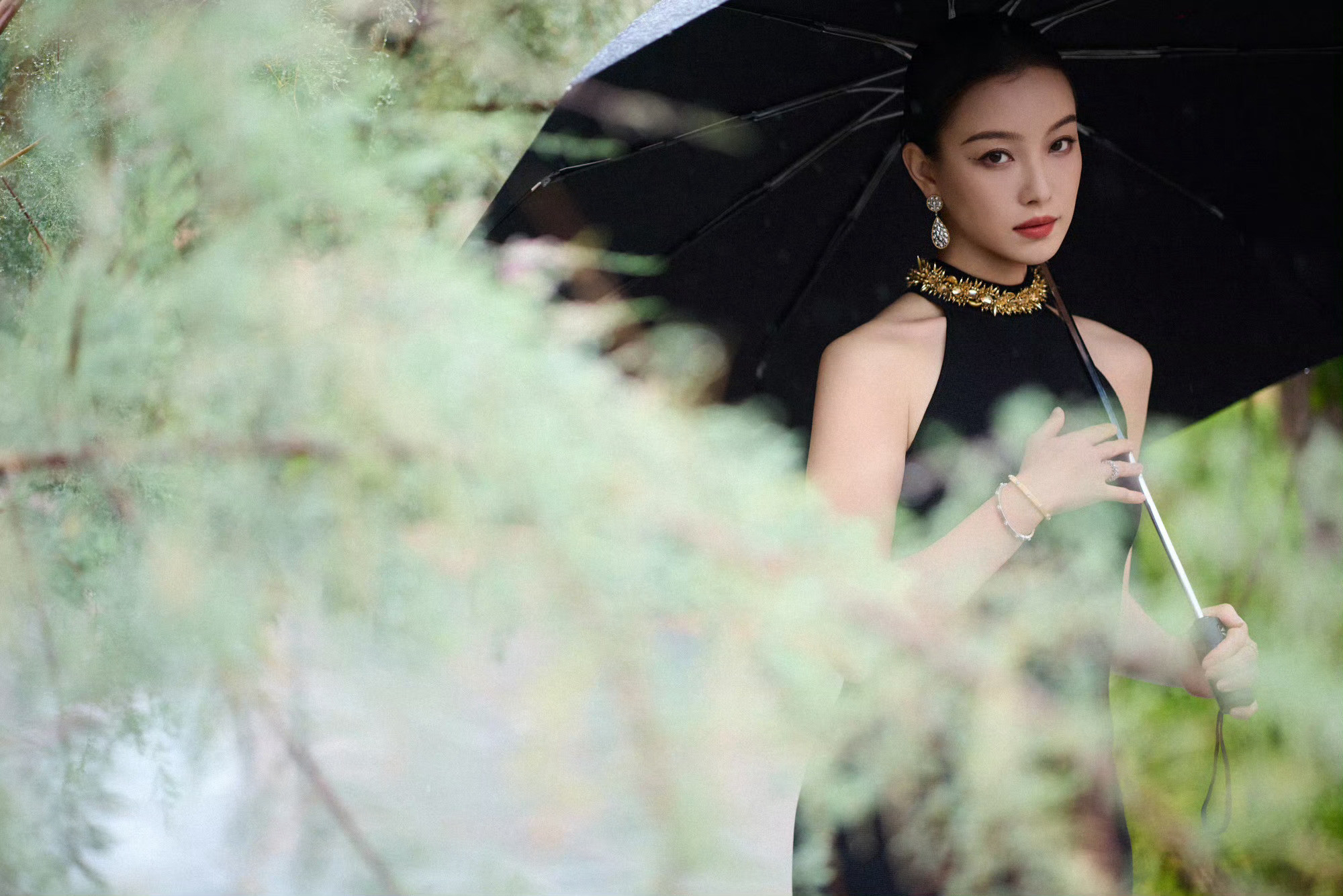 倪妮烟雨大片