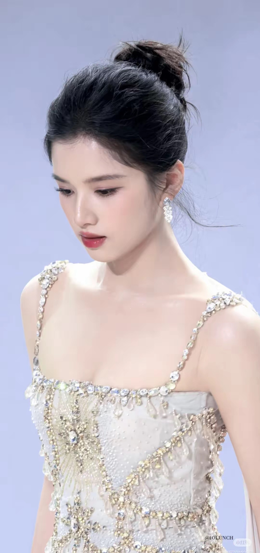 惊人的美貌——骨相美女张婧仪比第一张图更惊艳的是第二张，骨相太好了