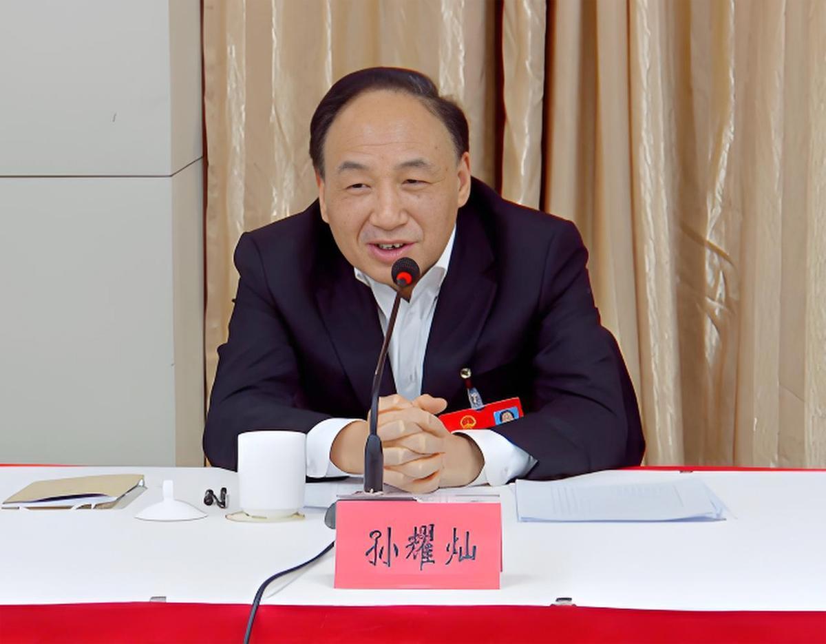 孙耀灿在江苏泰州市工作了几十年，看了他的个人经历，感觉真的是知识改变命运，时势造